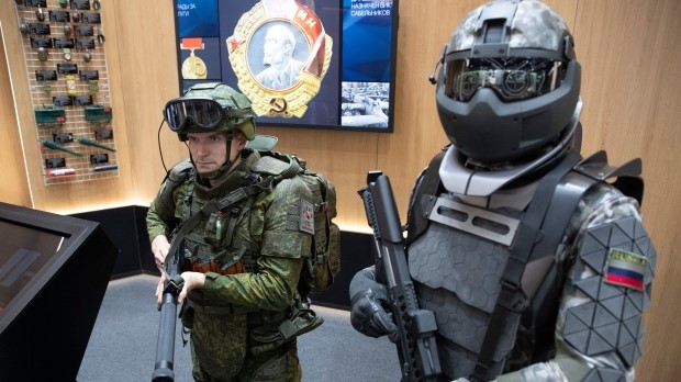 Trong tương lai gần, các bộ khung trợ lực chắc chắn sẽ được phát triển để phù hợp với việc tác chiến. Tuy nhiên việc trang bị số lượng lớn loại thiết bị này, rõ ràng là điều không tưởng, ít nhất ở thời điểm hiện tại.