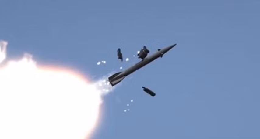 Trong khi đó, Hệ thống Pháo Tiên tiến (AGS) AGS 155mm được phát triển để có thể đạt tầm bắn tối đa 190km, tương đương tên lửa hành trình chống hạm Harpoon, Exocet.