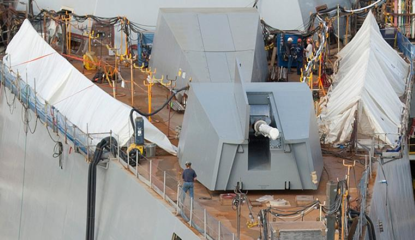 Theo đánh giá của các nhà thiết kế, hai tàu khu trục lớp Zumwalt với 4 pháo AGS có khả năng chi viện hỏa lực tương đương với một tiểu đoàn pháo binh thông thường(tương đương với 12 khẩu pháo).