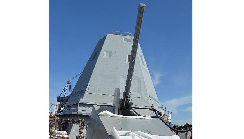 Pháo có thiết kế hoàn toàn khác lạ so với các pháo hải quân truyền thống, tháp pháo được thiết kế dạng hình hộp chữ nhật chứ không có dạng hình tròn như truyền thống.