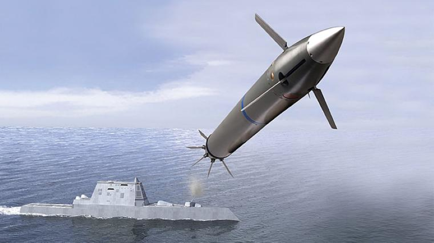 Hệ thống pháo AGS hoạt động hoàn toàn tự động, khoang tiếp đạn có thể chứa tới 750 viên đạn, pháo có hệ thống nạp đạn tự động được làm mát bằng nước cho phép nâng tốc độ bắn lên tới 10 phát/phút.