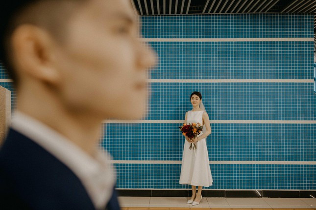 Cap doi chup anh cuoi dep nhu phim dien anh o ga Cat Linh - Ha Dong-Hinh-7