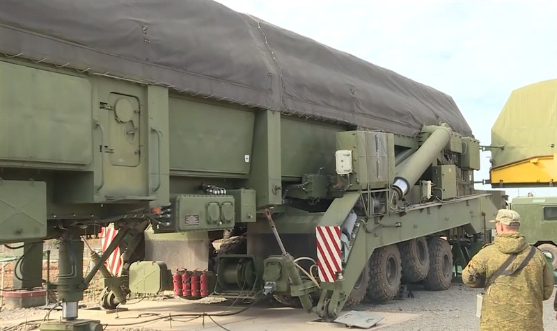 Trong khi đó, Phó chủ tịch Ủy ban Quốc phòng của Duma Quốc gia Yuriy Shvytkin nói về cuộc diễn tập: "Nga sẽ không khoanh tay nhìn người ta ném thòng lọng vào cổ, Moscow sẽ đưa ra các phản ứng đáp trả với hoạt động quân sự của Mỹ và đồng minh trên biên giới phía tây của mình trong thời gian qua".