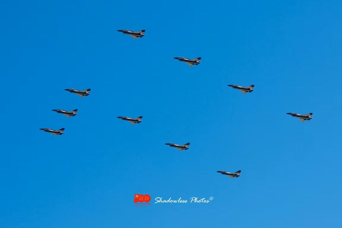 Trong các buổi bay trình diễn đang được diễn ra tại Bắc Kinh, có thể thấy sự xuất hiện của một loạt các loại máy bay, với số lượng không hề nhỏ.