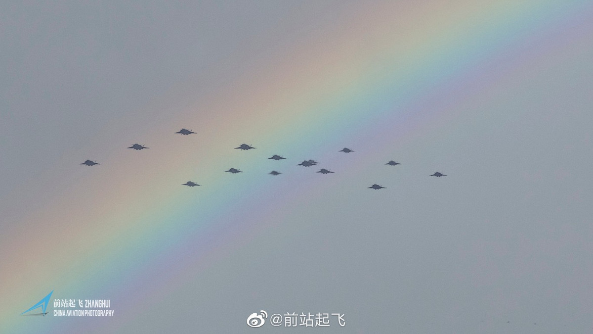 Dàn tiêm kích của Không quân Trung Quốc tham gia huấn luyện cho buổi duyệt binh trên không sắp tới. Nguồn: Sina.