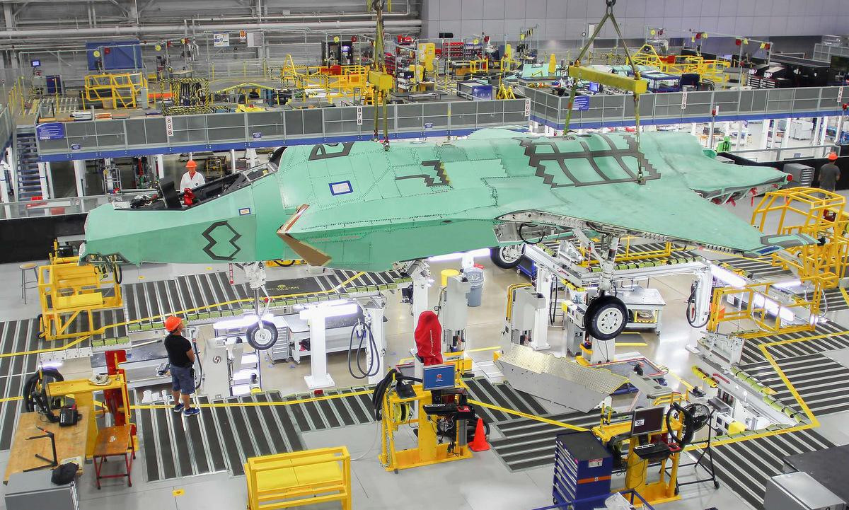 Mỹ đã xuất xưởng và bàn giao tổng cộng khoảng 600 chiến đấu cơ thế hệ năm F-35 trong số 3.200 chiếc dự kiến được chế tạo cho không quân Mỹ.