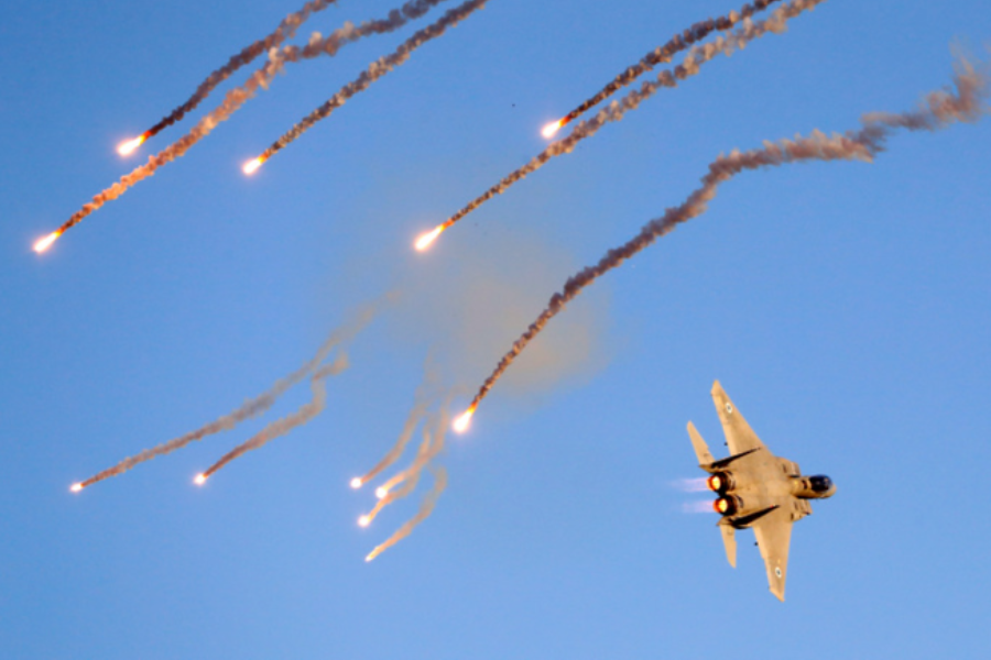 Tel Aviv đã tiến hành hàng trăm cuộc không kích vào Syria kể từ khi nước này xảy ra nội chiến vào năm 2011, nhằm vào lực lượng Hezbollah của Iran và Lebanon cũng như quân đội chính phủ Syria.