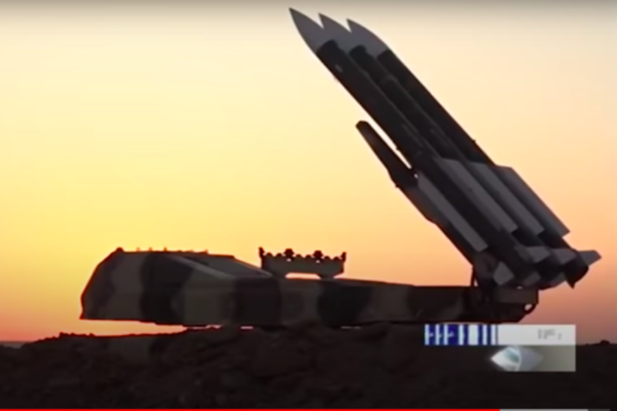 Iran cũng có kế hoạch xây dựng các căn cứ đặt bệ chuyên dụng để phóng tên lửa từ mặt đất, và sau đó đưa chúng trở lại địa điểm chính của họ dưới lòng đất.