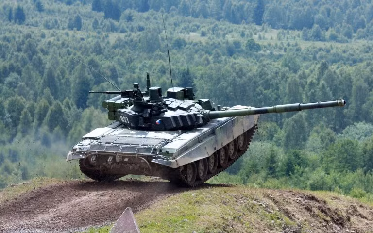 Đây có thể coi là cột mốc, đánh dấu sự quay trở lại của xe tăng T-90 trong biên chế quân đội Nga, giúp nó lấy lại vinh quang trong quá khứ của mình, và cũng giúp cho lục quân Nga "câu giờ", chờ xe tăng T-14 Armata hoàn thiện hơn. Nguồn ảnh: YDex.