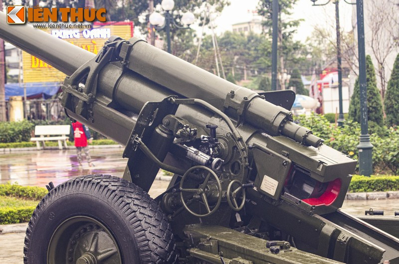 Nguyên bản khẩu pháo M46 được điều khiển hoàn toàn bằng sức người, tuy nhiên ngày nay nhiều phiên bản của khẩu pháo này trên thế giới, đã được trang bị hệ thống điều khiển tự động.