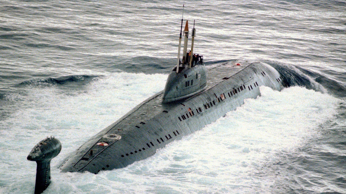 Tháng 5/1979, các tàu chiến Liên Xô bắt đầu đi vào vịnh Cam Ranh. Phân đội đầu tiên của Hạm đội Thái Bình Dương gồm 54 người đã đến quân cảng Cam Ranh vào tháng 4/1980.