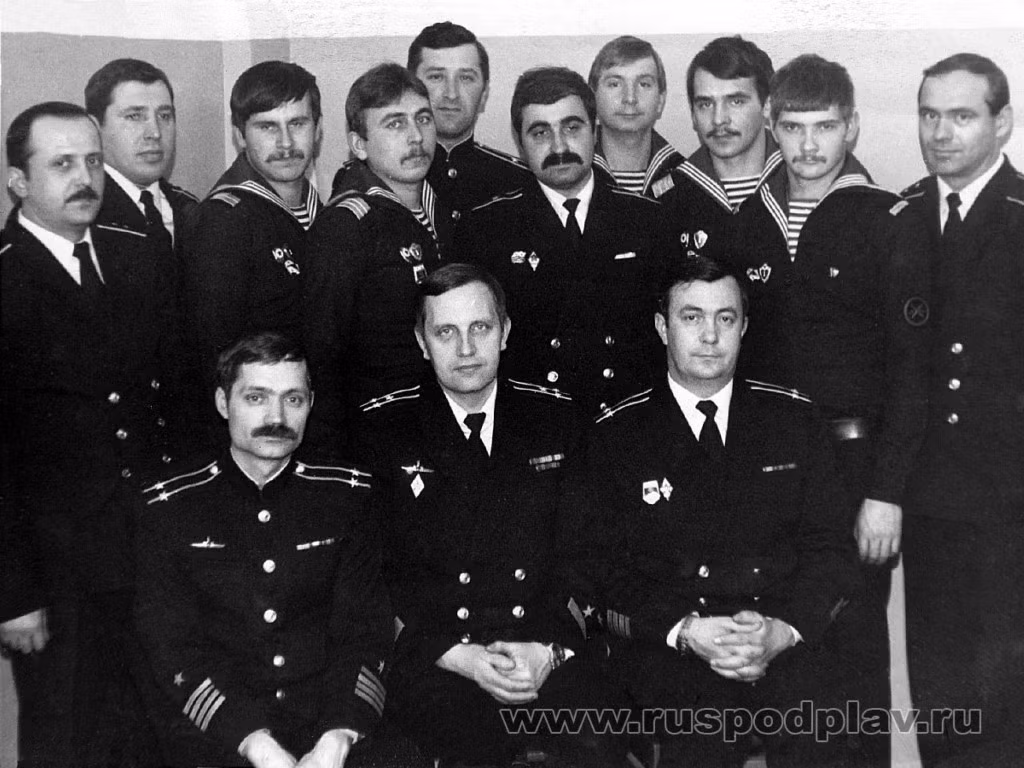 Tàu ngầm K-278 Komsomolets chìm xuống độ sâu 1680 mét dưới mực nước biển cùng 22 ngư lôi cùng tên lửa chống ngầm, trong số này có 2 ngư lôi mang đầu đạn hạt nhân.