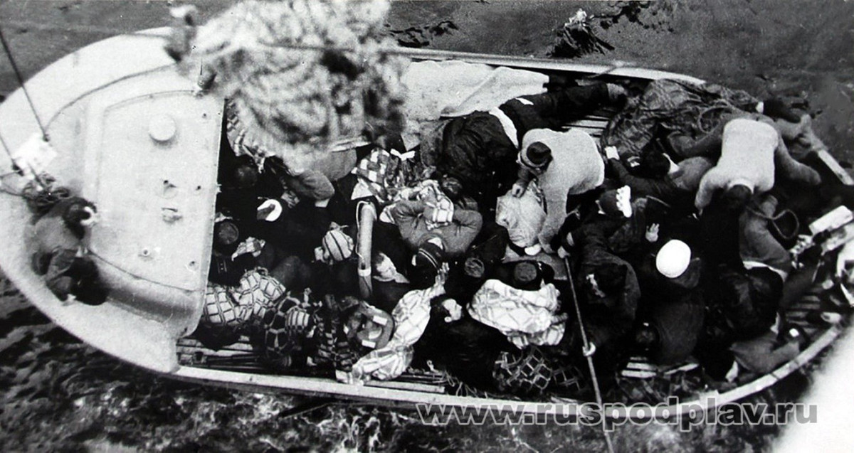 Bản thân lò phản ứng hạt nhân trên tàu, cũng đã bị ép vỡ bởi áp lực nước khổng lồ dưới độ sâu hơn 1,5 km; khiến phóng xạ rò rỉ liên tục ra môi trường.