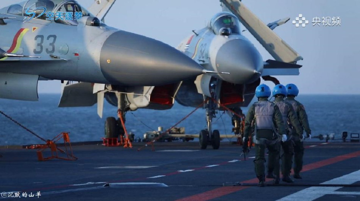 Các loại vũ khí này của tàu Sơn Đông là không đủ để nó có thể tự vệ trước các mối đe dọa từ phía bên ngoài. Ngay cả với các tàu sân bay Mỹ, vốn dĩ được bảo vệ rất chắc chắn bởi các tàu khu trục, cũng vẫn sở hữu dàn vũ khí hiện đại hơn tàu Sơn Đông.