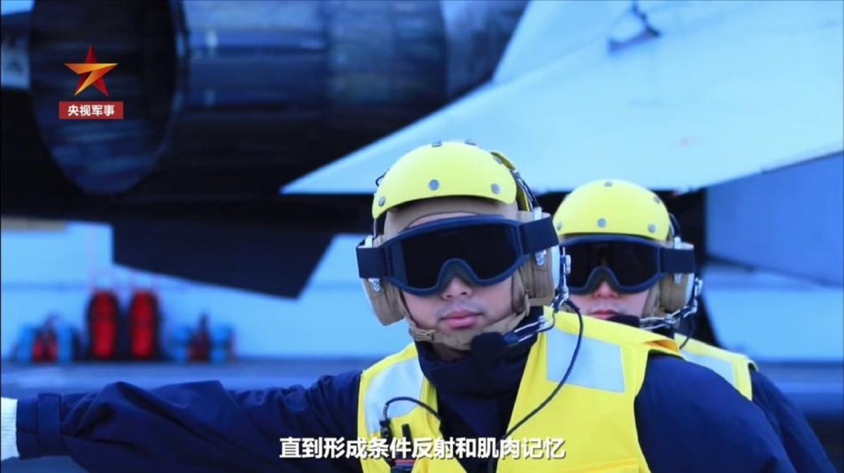 Cụ thể, tàu sân bay Sơn Đông có khả năng mang máy bay không tốt, dù rằng nó có độ giãn nước rất lớn, tối đa có thể lên tới 70.000 tấn.