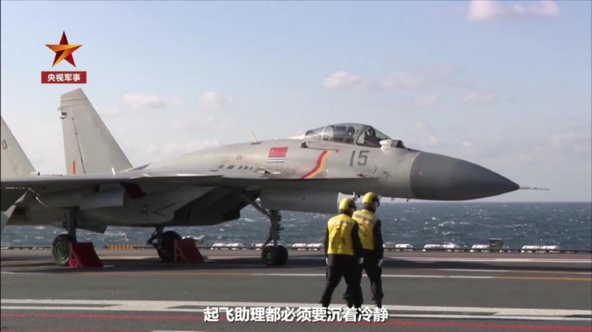 Để tiện so sánh, tàu sân bay Charles de Gaulle, vốn có độ giãn nước tối đa cũng chỉ 42.000 tấn - nghĩa là bằng 2/3 so với chiếc Sơn Đông, cũng có khả năng mang được 40 máy bay các loại.