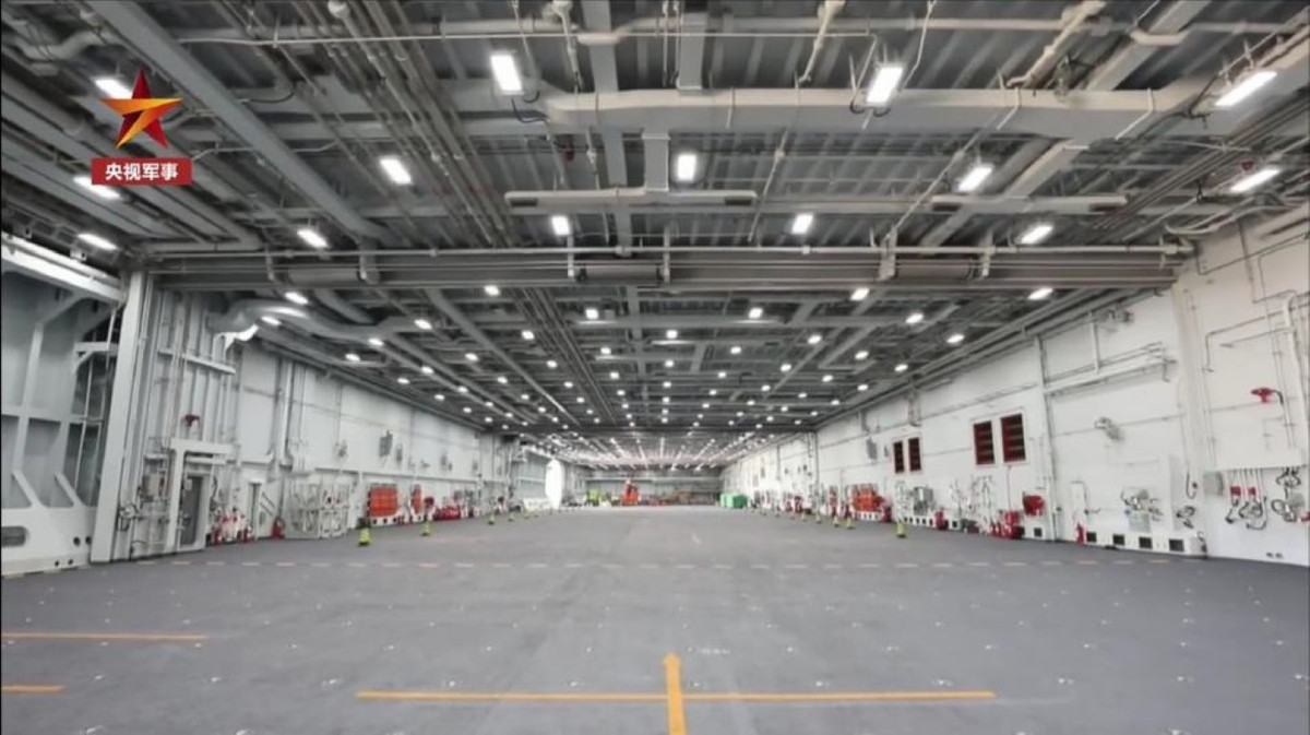 Và dù đã tăng tối đa khả năng lưu trữ, tàu sân bay Sơn Đông của Trung Quốc, vẫn không thể có khả năng mang theo máy bay tốt như các tàu sân bay đồng hạng cân khác.