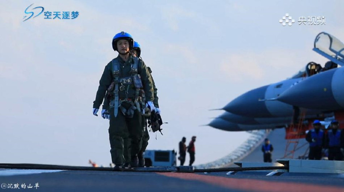 Tất cả những điểm yếu này, đã khiến tàu sân bay Sơn Đông của Trung Quốc, trông thì có vẻ hoành tráng nhưng lại bị cho là "hổ giấy". Đó là chưa kể, Trung Quốc vốn dĩ chưa từng có kinh nghiệm thực chiến với tàu sân bay. Nguồn ảnh: Sina.