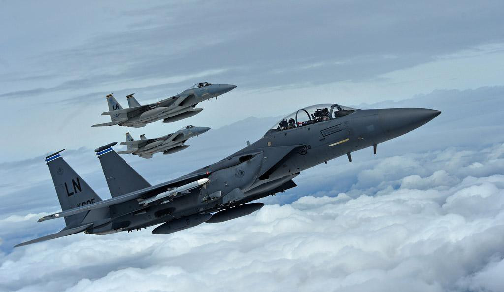 Không quân Mỹ trước đây cần hai vận tải cơ C-130 để chuyển đủ bom và nhân lực cho một biên đội F-15E, họ cũng mất thời gian lắp ráp khi tới căn cứ tiền phương. Việc lắp bom JDAM hoàn thiện trên những chiếc F-15E sẽ cắt giảm một máy bay C-130 cũng như thời gian chuẩn bị cho nhiệm vụ.