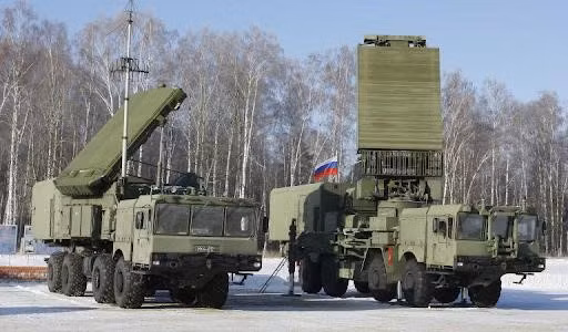 S-400, do Phòng Thiết kế, Tập đoàn Almaz-Antey, Nga, phát triển, là phiên bản cải tiến với nhiều tính năng mạnh mẽ hơn loạt hệ thống tên lửa đất đối không S-300.