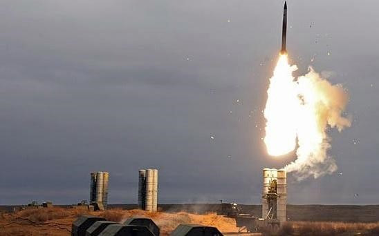 S-400 có thể được triển khai chỉ trong 5 phút. Hệ thống này hoạt động hiệu quả gấp đôi hệ thống phòng không trước đây của Nga.