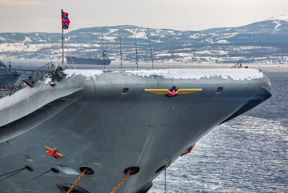 Có lẽ đây cũng là lý do khiến nước Nga kể từ khi kế thừa Liên Xô tới nay, chưa tự đóng được bất cứ tàu chiến nào có giãn nước trên 10.000 tấn. Điều này khiến cho việc tự đóng tàu sân bay, rõ ràng là ý tưởng xa vời với Moscow ở thời điểm hiện tại.