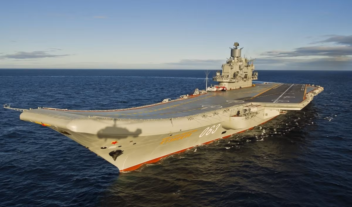 Và trong tương lai nếu không có tàu sân bay, Moscow sẽ mất đi một con bài ngoại giao cực kỳ có giá trị. Dàn tàu ngầm hạt nhân của Nga hiện tại, dù đông đảo nhưng cũng khó có thể mang đi "ngoại giao" như tàu sân bay Kuznetsov.