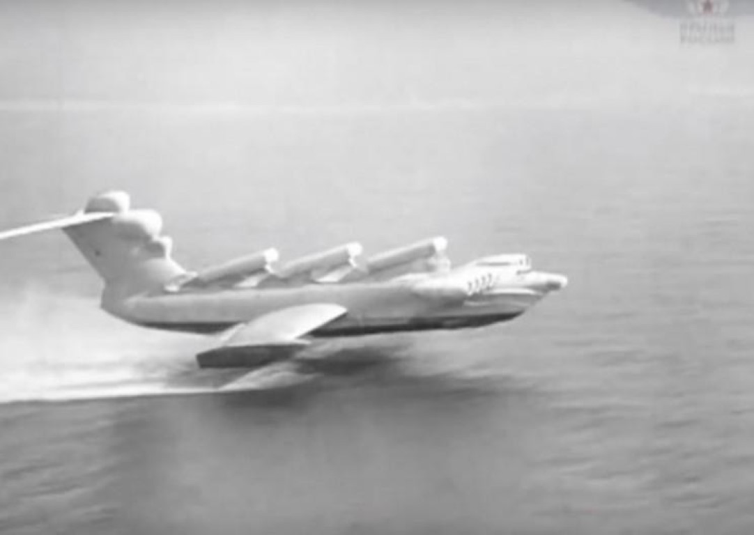 Dù thuộc về lớp tàu biển, song Lun có khả năng bay cả trên đất liền, tất nhiên với điều kiện là chuyến bay diễn ra trên vùng đồng bằng.