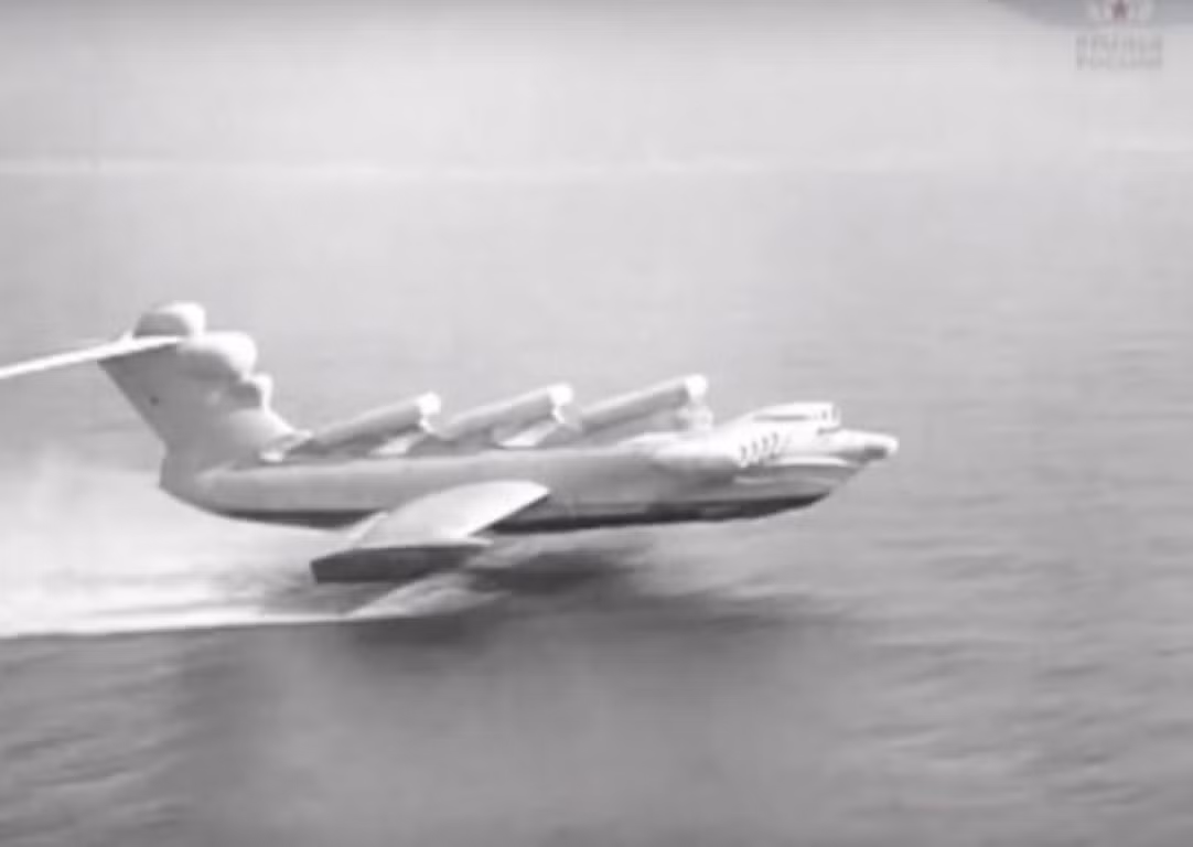 Dù thuộc về lớp tàu biển, song Lun có khả năng bay cả trên đất liền, tất nhiên với điều kiện là chuyến bay diễn ra trên vùng đồng bằng.