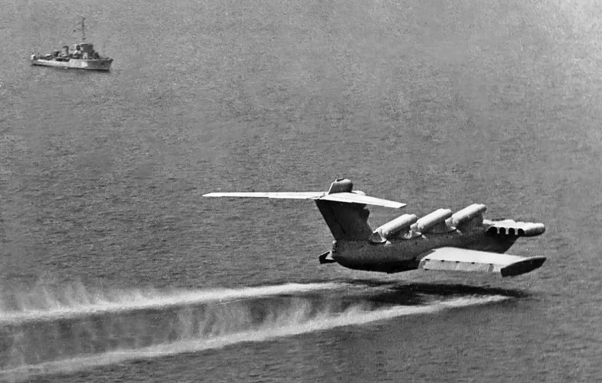 Lun được vũ trang bằng 6 tên lửa chống hạm siêu thanh Moskit. Nó có tốc độ 500 km/h và tầm hoạt động 2.000 km. Trọng lượng rỗng của Lun là 243 tấn, trọng lượng cất cánh tối đa 380 tấn, chiều dài 74 m, chiều cao 19 m, sải cánh 44 m.