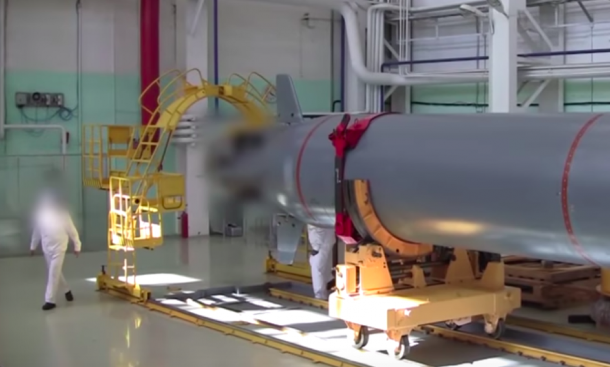 “Để không làm suy yếu vị thế của Nga, vài năm trước đây đã có thông báo về việc Moskva đang hiện đại hóa tiềm năng răn đe chiến lược của mình thông qua những siêu vũ khí thế hệ mới”.