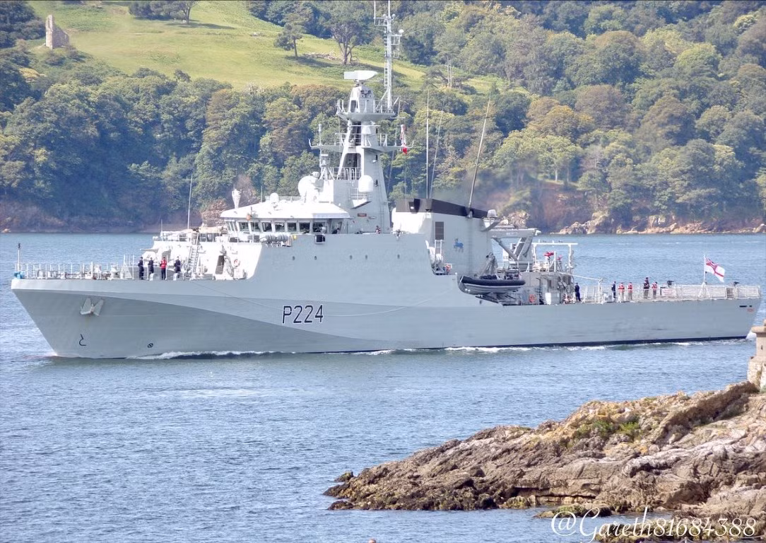 Theo các công ước về luật biển liên quan tới khu vực biển Đen, các tàu chiến Anh sẽ được phép lưu trú trong vùng biển này tối đa 21 ngày trước khi bị buộc rời đi.