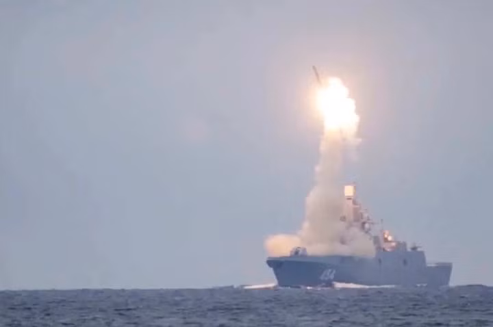 Theo các thông tin được Nga công bố, loại tên lửa chống hạm siêu thanh này có thể bay với tốc độ tối đa lên tới Mach 8.