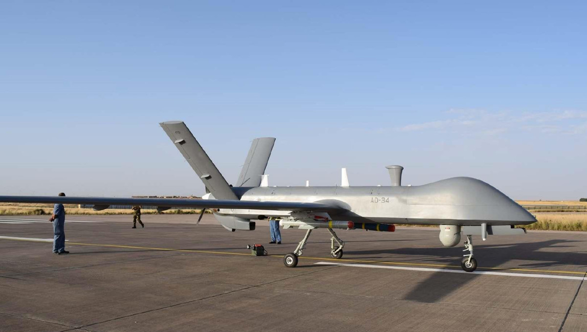 Hiện UCAV CH-4 được sử dụng rộng rãi trong quân đội Trung Quốc và được xuất khẩu sang Ai Cập, Arab Saudi, Algeria và Iraq.