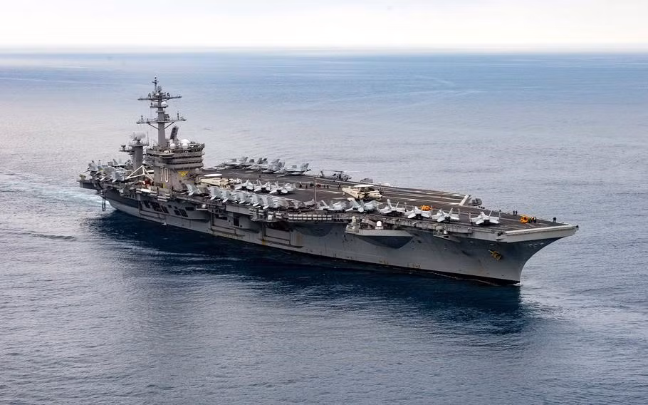 Do có biên chế trong lực lượng hạm đội 7 Hải quân Mỹ, từ lâu USS Carl Vinson đã là "khách quen" của khu vực biển Đông, khi thường xuyên có mặt trong vùng biển này, để khẳng định quyền tự do hàng hải trong khu vực.