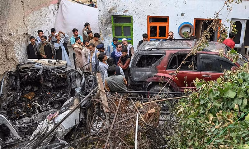 Quả tên lửa Hellfire được phóng đi từ máy bay không người lái, đã phá hủy một chiếc xe hơi, làm hư hại một chiếc khác đỗ cạnh đó, khiến những đứa trẻ vô tội thiệt mạng ngay trong sân nhà mình.