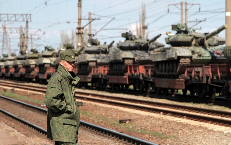 Theo ước tính, bên trong khuôn viên doanh trại dã chiến nói trên có hơn 1.200 xe tăng, nhiều hệ thống pháo phản lực phóng loạt, pháo tự hành, xe thiết giáp và nhiều loại vũ khí, trang thiết bị quân sự khác.