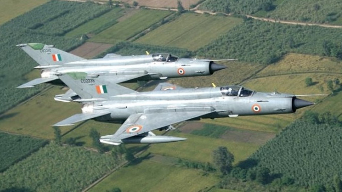 Vụ tai nạn đầu tiên của Không quân Ấn Độ trong năm nay, xảy ra từ tháng một. Dù chiếc MiG-21 bị phá hủy hoàn toàn, tuy nhiên rất may mắn phi công đã nhảy dù thoát hiểm kịp thời.