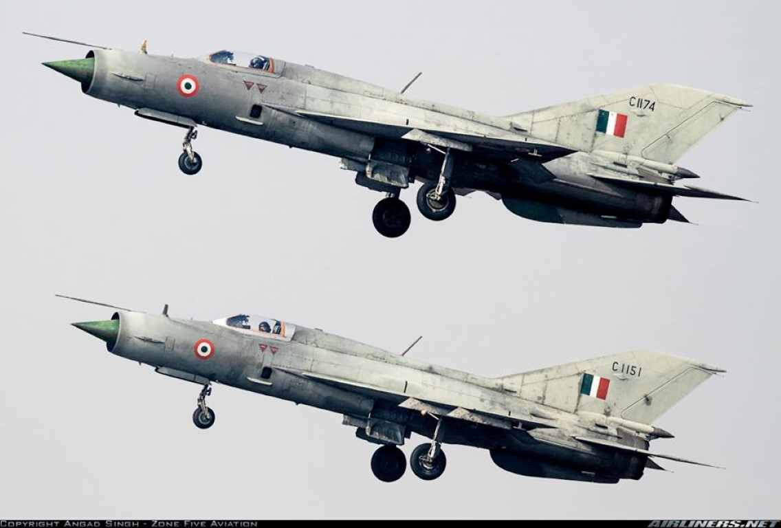 Những chiếc MiG-21 đầu tiên của Không quân Ấn Độ đã gia nhập biên chế từ những năm 60 của thế kỷ trước. Theo các dữ liệu được công bố, kể từ năm 2010 tới nay đã có ít nhất 20 chiếc tiêm kích MiG-21 gặp tai nạn.