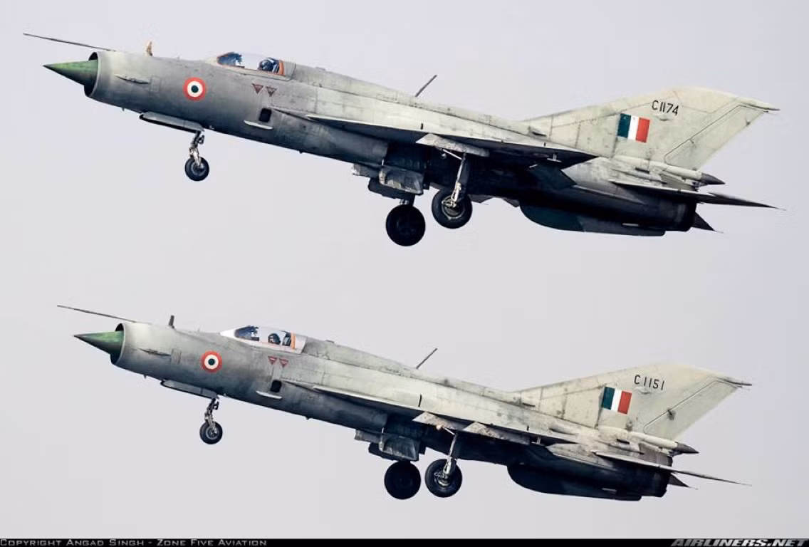 Những chiếc MiG-21 đầu tiên của Không quân Ấn Độ đã gia nhập biên chế từ những năm 60 của thế kỷ trước. Theo các dữ liệu được công bố, kể từ năm 2010 tới nay đã có ít nhất 20 chiếc tiêm kích MiG-21 gặp tai nạn.