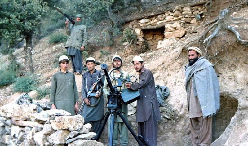 Trong Thế chiến thứ 2, ngoài nhiệm vụ phòng không, khẩu DShK còn được gắn lên xe tải, xe tăng hoặc pháo tự hành để tăng sức mạnh hỏa lực.