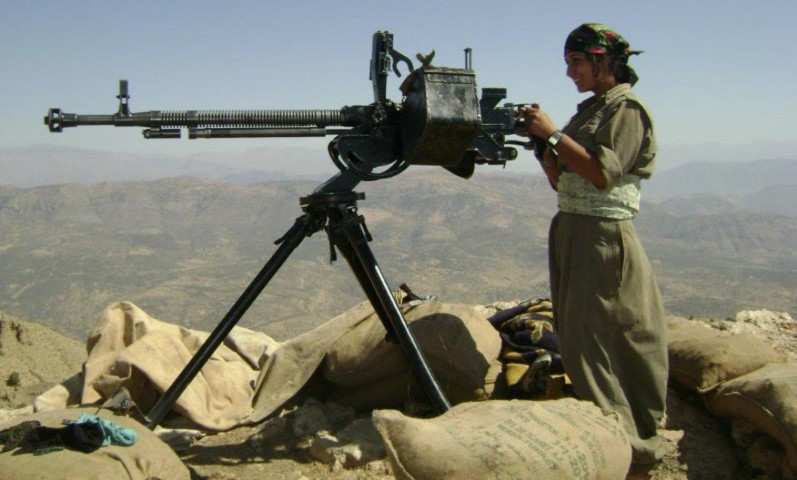 Trong khi Afghanistan gắn chúng lên các xe bọc thép hạng nhẹ Humvee do Mỹ cung cấp thì Taliban lại gắn chúng lên các xe bán tải.