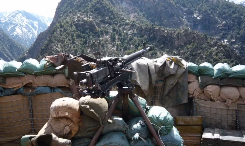 DShK là một kiểu đại liên dùng trong tác chiến mặt đất và tác chiến phòng không do Liên Xô chế tạo, súng được biên chế Hồng quân Liên Xô từ năm 1938 và trở thành vũ khí phòng không chủ đạo tầm thấp cho Hồng quân Liên Xô trong Thế chiến thứ 2.