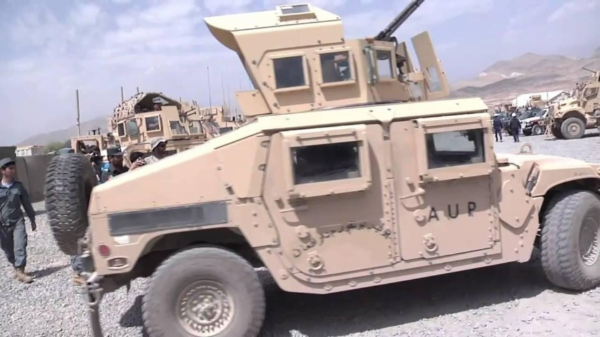 Ngoài số vũ khí bị phá hủy còn có các xe thiết giáp Humvee được trang bị súng máy đại liên DShK cỡ nòng 12,7mm.