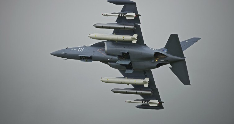 Điểm đặc biệt của loại máy bay này đó là nó được trang bị ghế phóng NPO Zvezda K-36LT3.5 zero-zero. Đây là loại ghế phóng rất hiện đại, có thể phóng phi công ra ngoài an toàn trong khi độ cao của máy bay bằng 0 - nghĩa là ngay tại khoảnh khắc chiếc phi cơ đâm xuống đất.