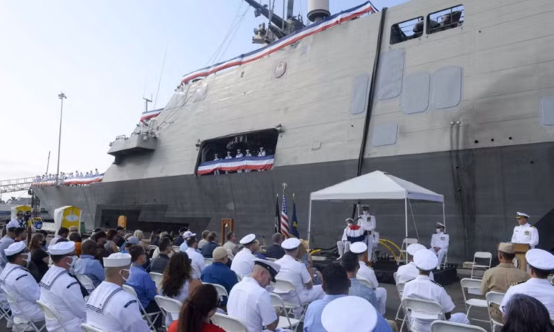 Lễ loại biên USS Freedom diễn ra tại căn cứ hải quân San Diego ở bang California hôm 29/9. Đây là tàu LCS thứ hai bị Mỹ loại biên, sau chiếc USS Independence được cho nghỉ hưu hồi cuối tháng 7. Hải quân Mỹ dự kiến loại biên thêm 4 tàu LCS nữa trước tháng 3/2022.