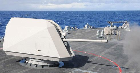 Chiến hạm lớp Freedom được các bị các loại vũ khí hiện đại bao gồm pháo hạm Mk 110 57mm với tầm bắn 14km, tốc độ bắn 220 phát/phút.