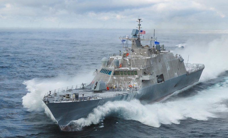 USS Freedom được biên chế tháng 11/2008. Trong suốt 13 năm vận hành, chiến hạm này chỉ được triển khai làm nhiệm vụ một lần, khi hỗ trợ lực lượng Tuần duyên chống buôn lậu ma túy ở Caribe và đông Thái Bình Dương.