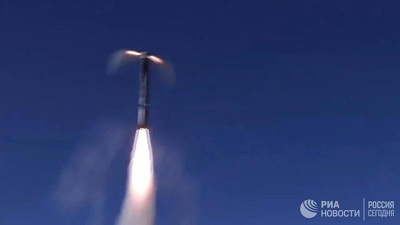 Ngoài ra tổ hợp còn được trang bị 1 đến 2 xe điều khiển K-380P MBU trọng tải 25 tấn (trên khung xe MZKT-65273), có khả năng chuẩn bị chiến đấu chỉ trong vòng 3 đến 4 phút; 1 xe đảm bảo sẵn sàng chiến đấu MOBD.