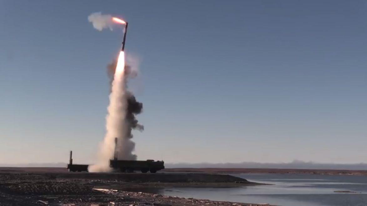 Cấu hình cơ bản của tổ hợp Bastion-P gồm 4 xe mang phóng tự hành K-340P SPU (dựa trên khung gầm xe tải MZKT-7930); xe K-340P SPU có trọng tải 41 tấn và có thể mang theo từ 2 đến 3 ống phóng TPS chứa đạn tên lửa.